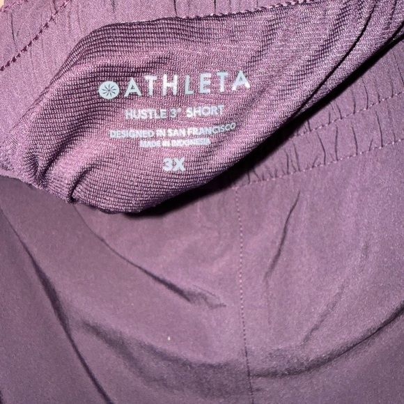 Athleta hustle 3” short in purple brand new without tags - Picture 2 of 4